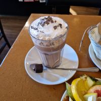 Heißer Kakao mit Sojamilch und Sojasahne at Cafe Miller in Hamburg