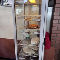 It says “all cakes are Vegan!”  at Cafe Miller in Hamburg