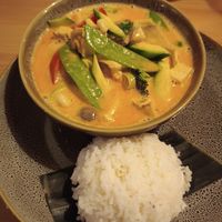 Scharfes rotes Curry, Kokosmilch, frisches Gemüse, Süßkartoffeln mit Bio-Tofu 14.50€ at Bo's Viet Deli in Munich