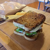 Burger vegan at Gato Legal Coffee Roastery in Ponta Do Pargo