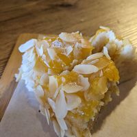 Gâteau vanille, agrumes at Gato Legal Coffee Roastery in Ponta Do Pargo