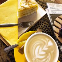 Oat milk cappuccino and a vegan cake at Gato Legal Coffee Roastery in Ponta Do Pargo