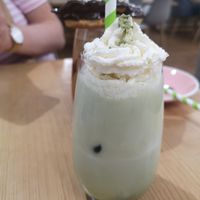 Iced coconut matcha at Lilo Brunch in Madrid