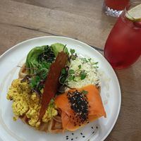 Savory vegan waffle and strawberry lemonade at Lilo Brunch in Madrid