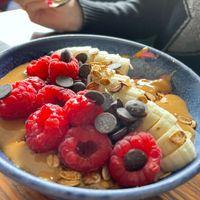 Banana base bowl with fruit, caramel and peanut butter (Vegetarian) at Perth in Santa Maria Da Feira
