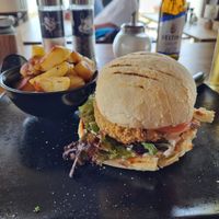 Vegan Burger, Bratkartoffeln ohne Speck at Restaurant Leuchtfeuer in Cuxhaven