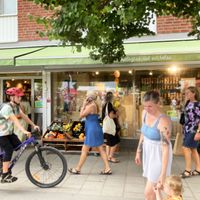 Shop front  🍎🍊🥭🥬🥑  at Reko Ekologisk Mat & Hälsa in Jarna
