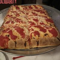 VGF grandma pie with shallots  at Ollie's Pizza in High Falls