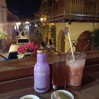 Appetizer of almond and mind on toast. Ice tea and guaba juice at Montmartre in Cartagena