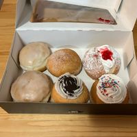  at MEL - Daniel's Donuts - T4 & T1 in Melbourne