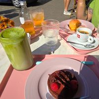 iced Matcha Latte 💚 v MiniTörtchen at Pâtisserie Ludwig - Am Stadtgarten in Karlsruhe