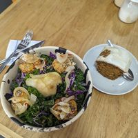 Ensalada de otoño y budín de zanahoria y nuez at Arrebato Cafe in Buenos Aires