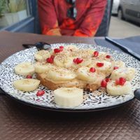 Banane auf Toast mit Erdnussbutter. at NUABOL in Saumur