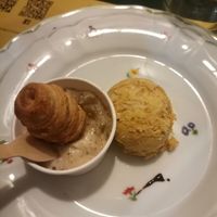 Cannolo svedese e biscotto morbido con calvados at La Sidreria in Milan