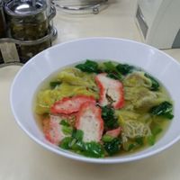 Wonton soup at Sutunthip Vegetarian Food in Bangkok