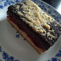 Vegan poppyseed-cherry cake for takeaway at BioMarkt Knackfrisch in Chemnitz