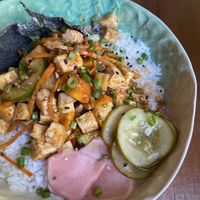 Tofu bowl with firecracker sauce veggies and nori nachos   at Bowl'd in Colombo