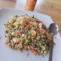Vegetable and Tofu fried rice with a peach ice tea at Tree House Cafe in Koh Tao