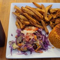 Kebab plate with hibiscus juice. 🙏😋 at Salade Tomate Oignon - STO Paname in Paris