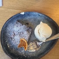 Warmer Brownie mit Vanilleeis  at Willy in Flensburg