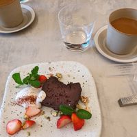 Chocolate cake and Café Latte at Cafe Gallery Sun 燦 in Kyoto