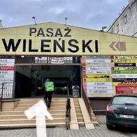 Follow the Uber Eats guy (in the outdoor plaza)  at Eclair Lab in Warsaw