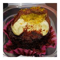 Dubai Chocolate Mini Cupcake (cross section) at veegmyeats in Bloomfield