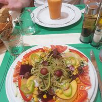 Salade de saison et jus at Pepintxo in Barakaldo