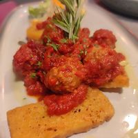 Albóndigas con salsa de tomate y polenta at Manipura in Tenerife