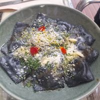 Ravioli al carbone vegetale con ripieno di zucca at Manipura in Tenerife