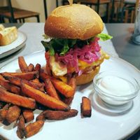Hamburguesa no pollo kimchi at Manipura in Tenerife