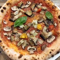 Vegetable pizza at Pizza e Basta in La Rochelle