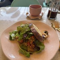 Avo toast with tofu #Veganuary at Azai Praia Lovers in Medellin