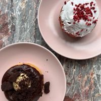 Zupfkuchen und Red velvet   at Brammibal's Donuts - Jungfernstieg in Hamburg