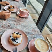 Irgendwas mit Blueberrys, irgendwas mit Schokolade und irgendwas mit Apfel :3 at Brammibal's Donuts - Jungfernstieg in Hamburg