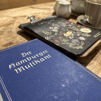Coffe with oat milk and a bit of reading …   at MalinaStories in Hamburg