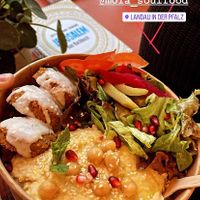 große Yalla Yalla Bowl  at Mola Soulfood in Landau