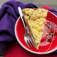 Apfelstreuselkuchen / apple crumb cake  at Holtz Und Kupfer in Cologne