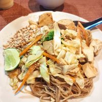 Pad Thai con tofu at Six Friends Restaurant in Thakhek