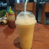Zumo mix de frutas at Six Friends Restaurant in Thakhek