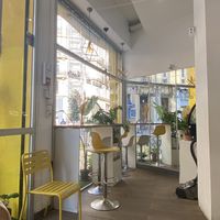 Local por dentro, hay más mesas fuera  at Ken Bubble in Marseille