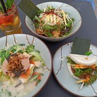 Oben: Pho Tron, unten links: Tonkotsu-Ramen, unten rechts: BaoBao at Zen Chay in Cologne