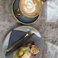 Flat white + Bananenbrot  at Goldherz in Hamburg