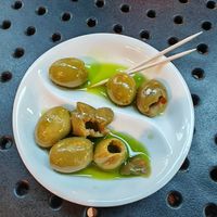 Oliven in Öl als Appetithappen auf Kosten des Hauses. at Wena Restaurant in Swinoujscie
