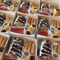 Cajitas con respostería dulce y salada at FCH Sweetness Pastry in San Jose