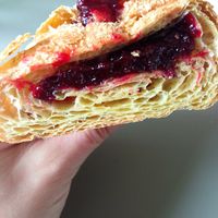 Farcitura del croissant at Pasticceria Alessia in Pescantina