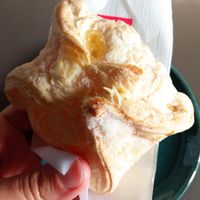 Fagottino alle mele at Pasticceria Alessia in Pescantina