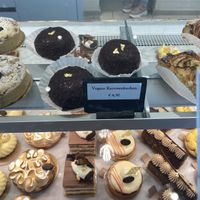  Vegan carrot cake is clearly labelled as vegan    at Pâtisserie de Pierre in Wangen Im Allgaeu