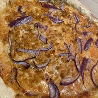 Vegan Pizza Tonno 😍  at Die Vegana in Cologne