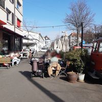 Outdoor seating at Z am Park in Zurich